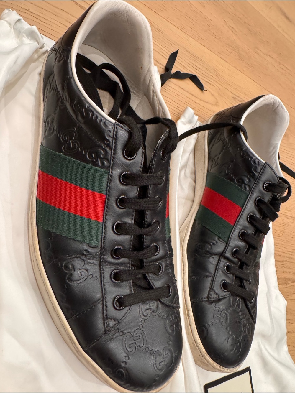 Gucci Men’s Black Leather Sneakers with Red & Green Stripe - Picture 2 of 9